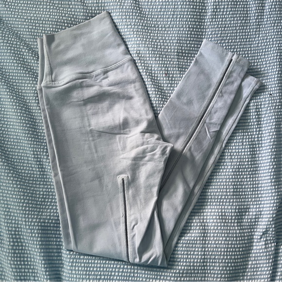 ALO YOGA DASH LEGGINGS - Picture 2 of 6